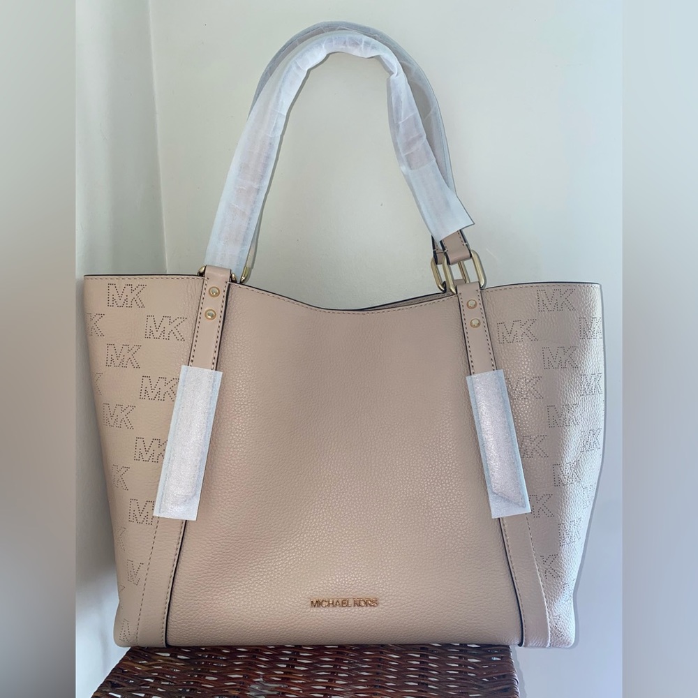 🆕MK Pebbled Leather Tote| 👜 Style: Arlo Buff Large| Versatile design - Picture 3 of 10